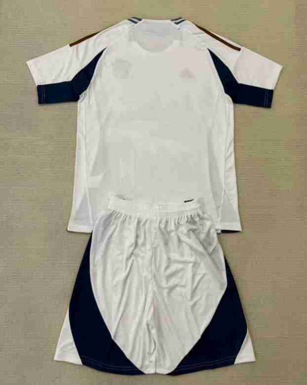 Equipacion Bayern Munich Conjunto Niños Concepto 2025 2026_1