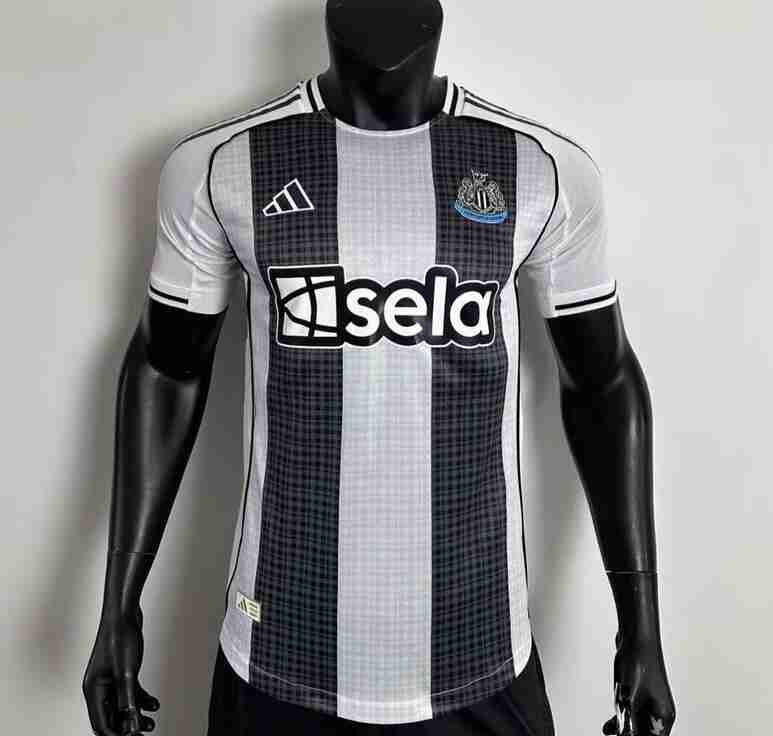 Versión Jugador Equipacion Newcastle United Primera 2025 2026