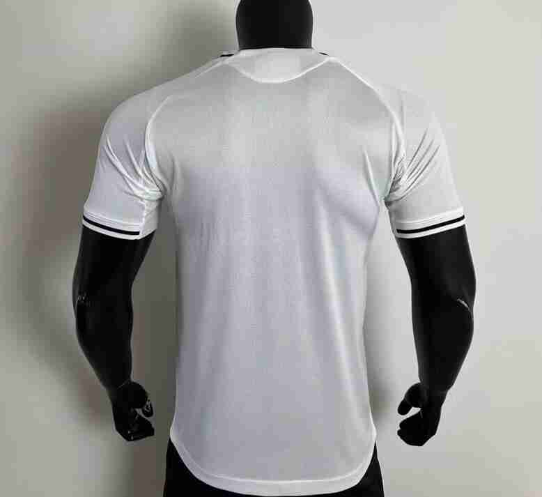 Versión Jugador Equipacion Newcastle United Primera 2025 2026_1